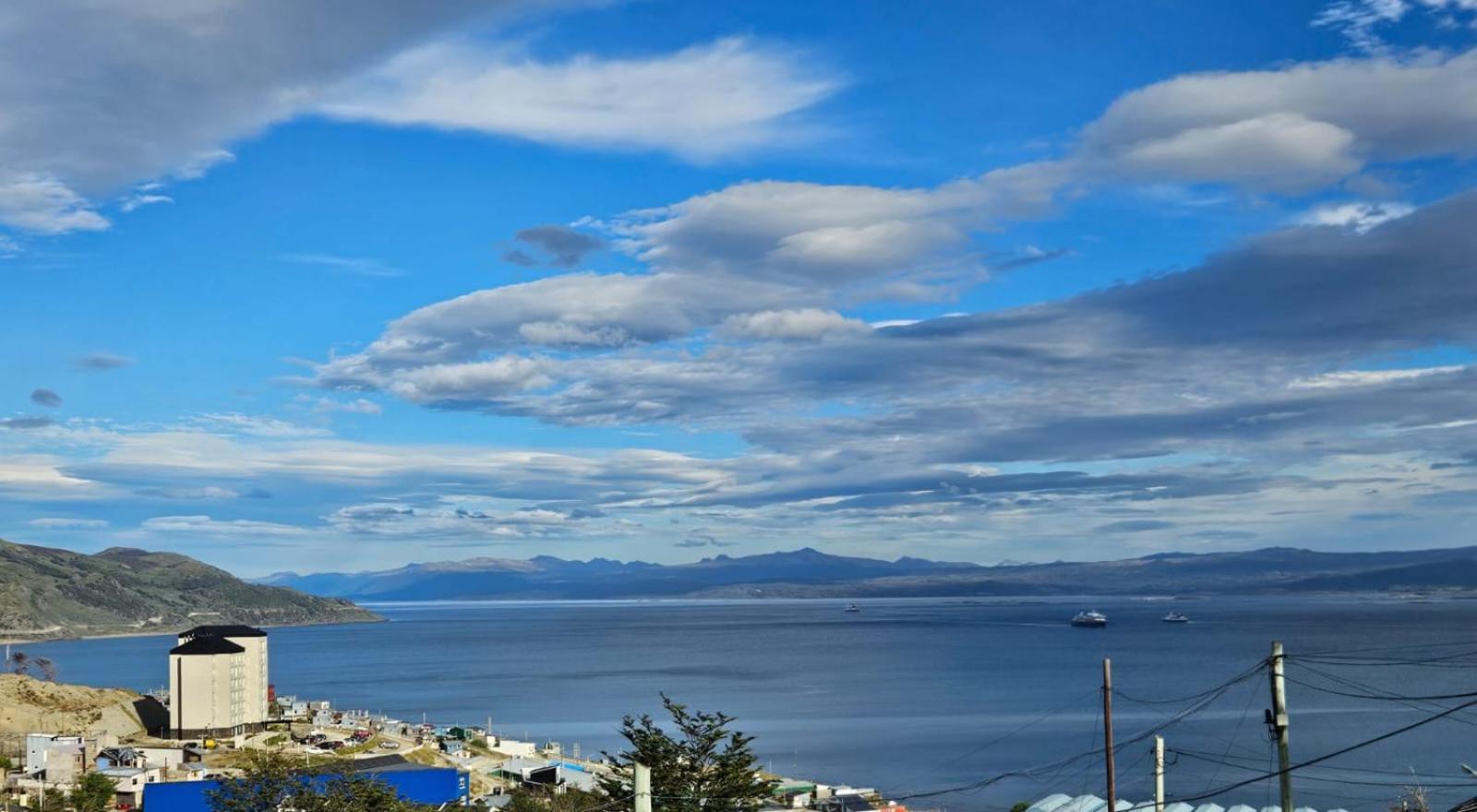 Dpto Amplio Con Vista A La Bahia Apartment Ushuaia Exterior foto